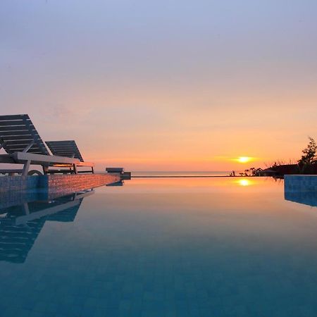 Hotel Lux Ngwesaung Bagian luar foto