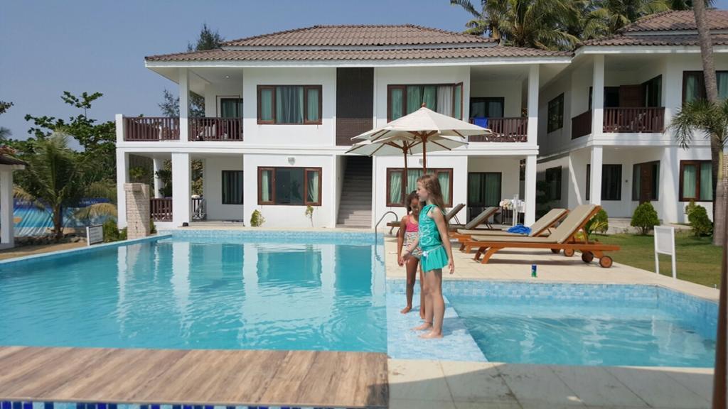 Hotel Lux Ngwesaung Bagian luar foto