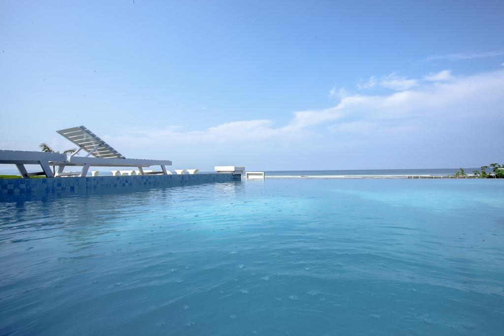 Hotel Lux Ngwesaung Bagian luar foto