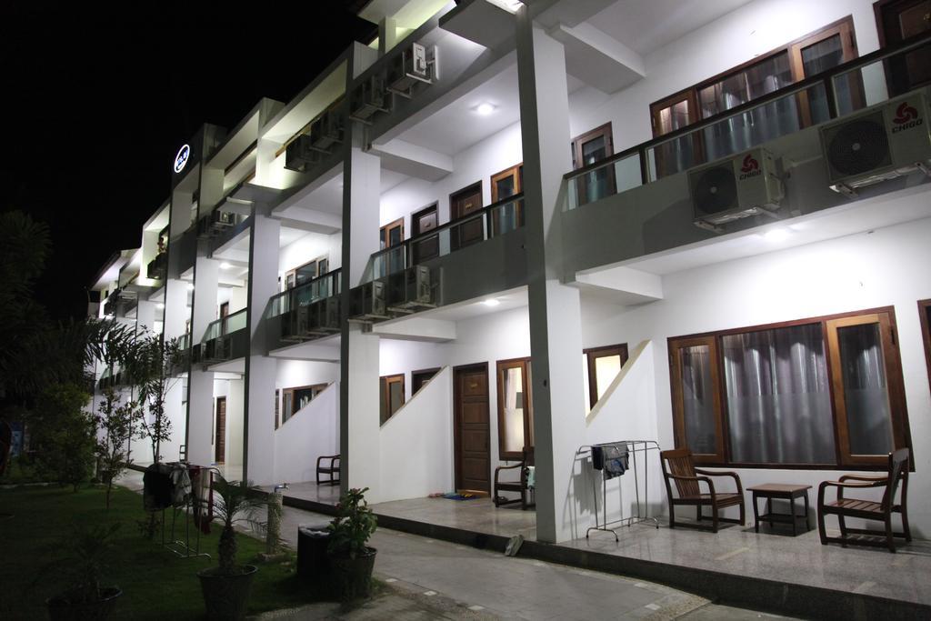 Hotel Lux Ngwesaung Bagian luar foto