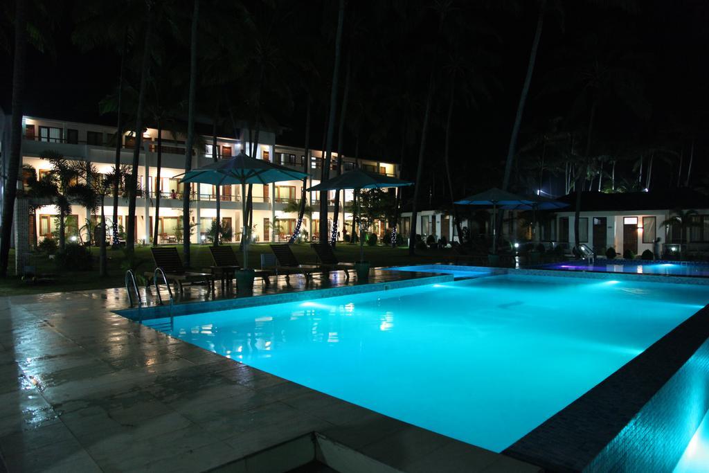 Hotel Lux Ngwesaung Bagian luar foto