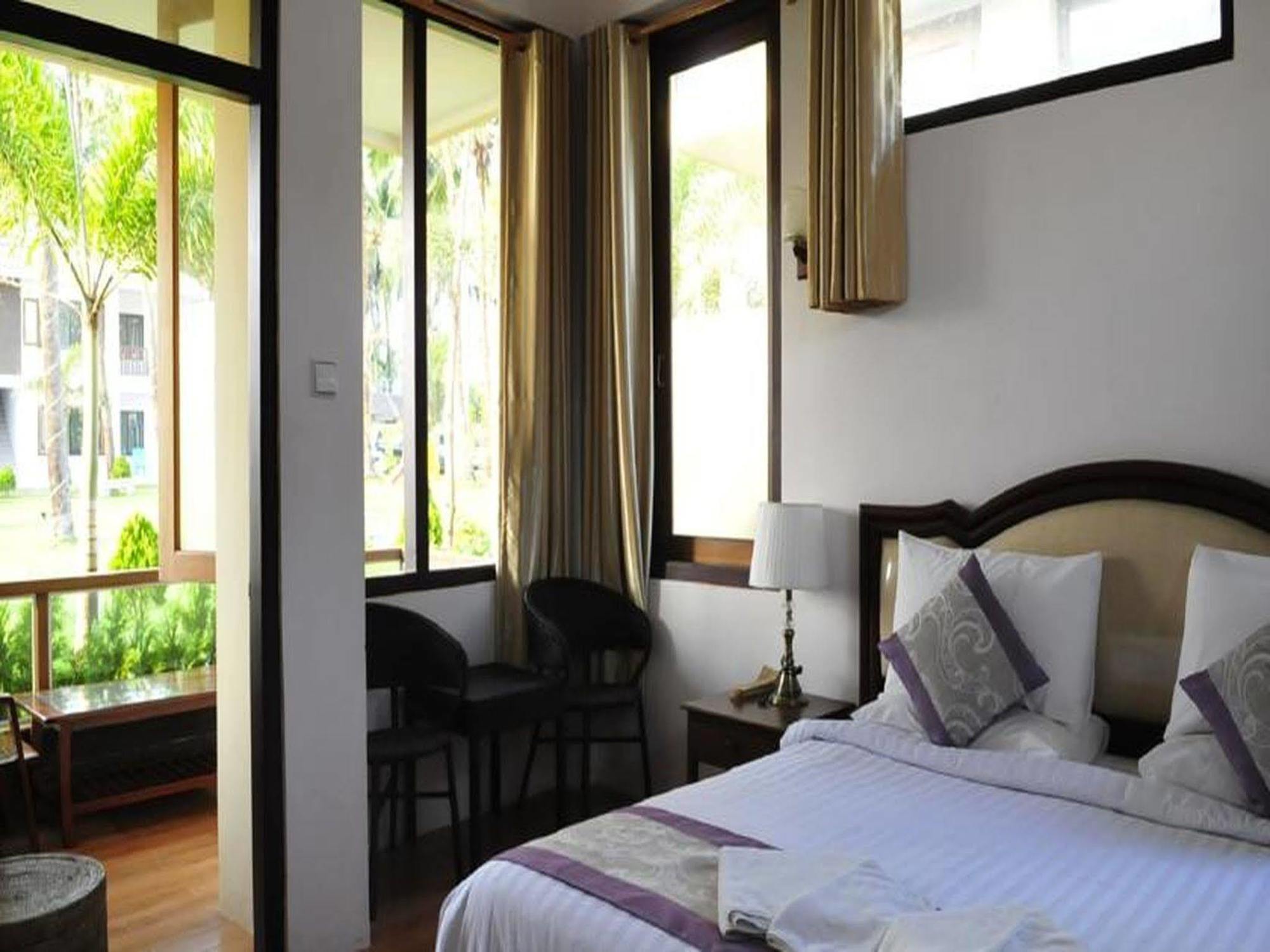 Hotel Lux Ngwesaung Bagian luar foto