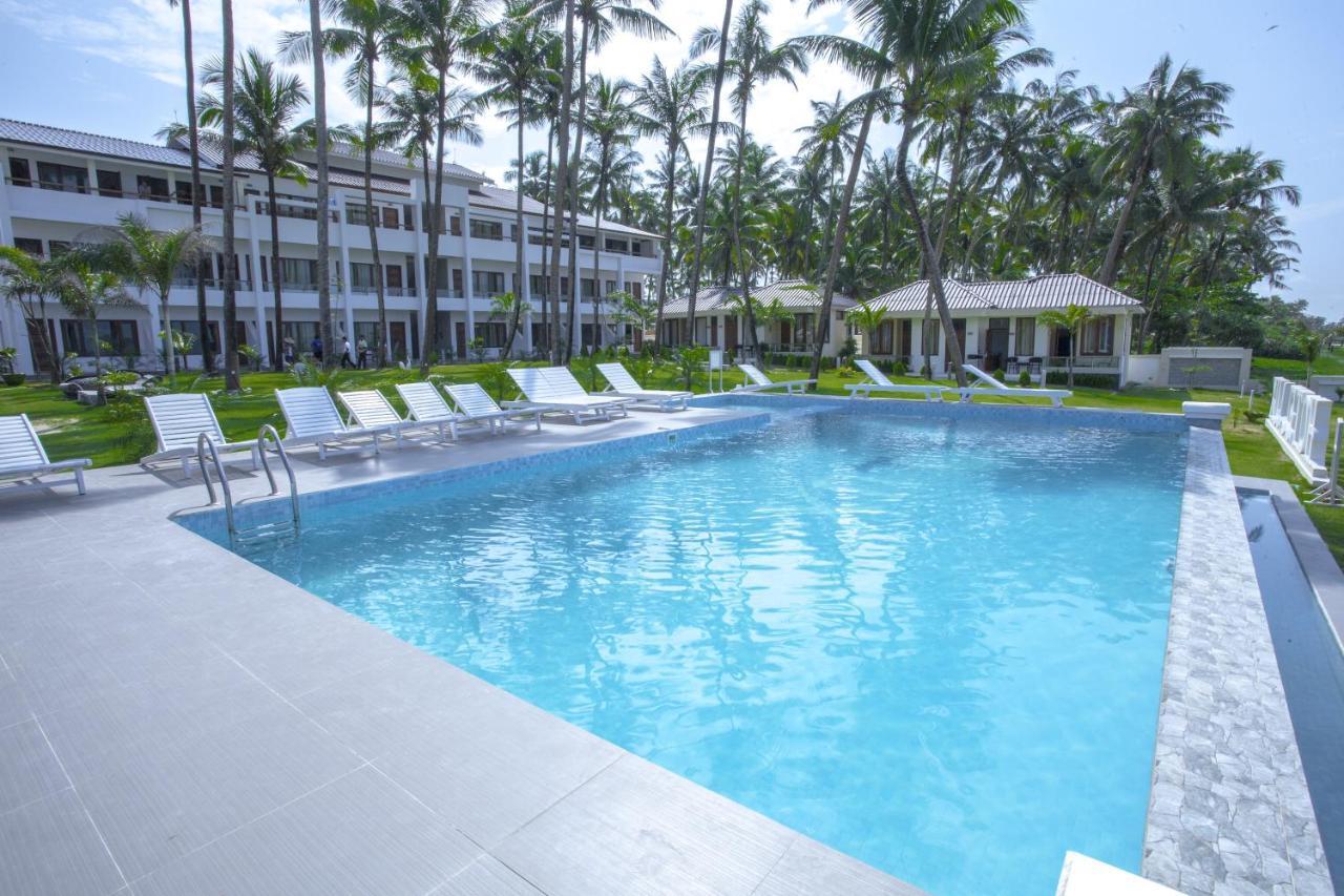 Hotel Lux Ngwesaung Bagian luar foto